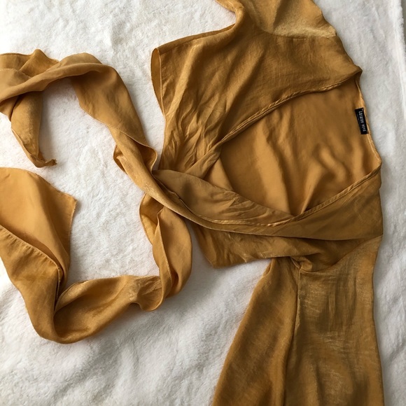 Fashion Nova Mustard top - Picture 2 of 4